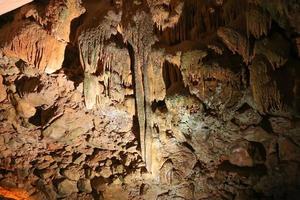 formaciones en la cueva damlatas, alanya, antalya, turquía foto