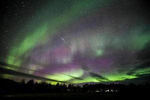aurora boreal sobre islandia foto