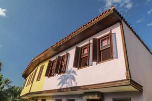 casa en el casco antiguo de antalya, turquía foto