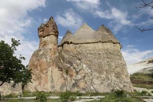 formaciones rocosas en el valle de los monjes pasabag, capadocia foto