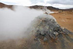 área geotérmica de namafjall en islandia foto