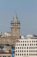 torre de galata en estambul foto