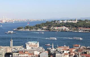 karakoy y palacio topkapi en la ciudad de estambul foto