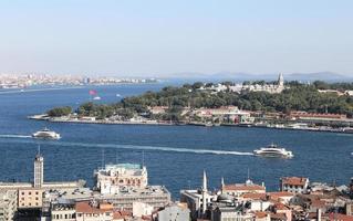 karakoy y palacio topkapi en la ciudad de estambul foto