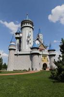 castillo de cuento de hadas en el parque científico, artístico y cultural de sazova en la ciudad de eskisehir foto