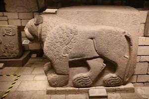 escultura de león en el museo de civilizaciones de anatolia, ankara foto