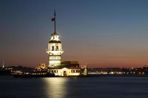 torre de las doncellas en estambul foto