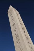 obelisco de teodosio en la ciudad de estambul foto