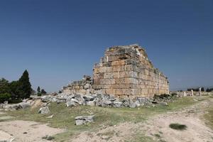 ruinas en la ciudad antigua de hierápolis, turquía foto