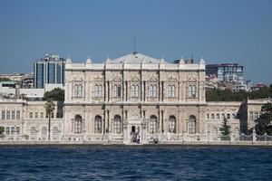 palacio de dolmabahce en besiktas, ciudad de estambul, turquía foto