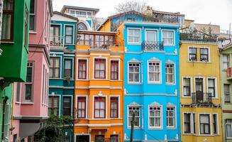 casas antiguas en el distrito fener, estambul, turquía foto