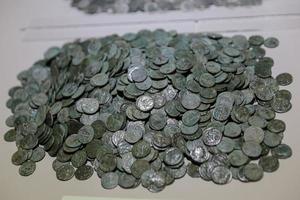 monedas antiguas en el museo de alanya, antalya, turquía foto