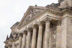 parlamento alemán, edificio del reichstag en berlín, alemania foto