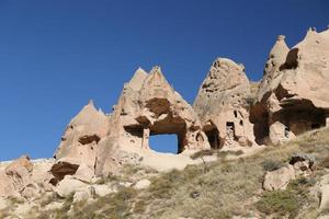 formaciones rocosas en el valle de zelve, capadocia, nevsehir, turquía foto