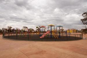 un parque infantil recién construido en el parque burle marx en la sección noroeste de brasilia, conocido como noroeste foto