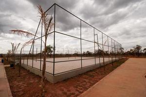 una cancha de voleibol de arena recién construida en el parque burle marx en la sección noroeste de brasilia, conocida como noroeste foto