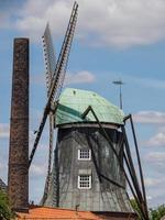 antiguo molino de viento en alemania foto
