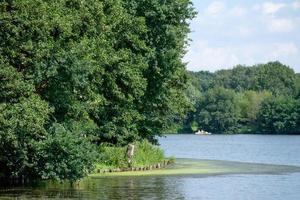 lago cerca de borken en el muensterland alemán foto