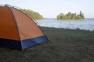 carpa instalada en la costa de suecia foto