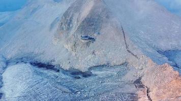 voando sobre a geleira das montanhas adamello video
