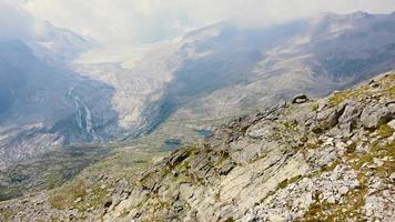 über die Berggletscher fliegen video