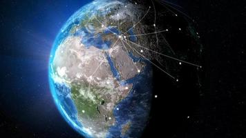 Rendu 3d globe tournant et orbite dans l'univers avec effet d'éclairage et source d'image de carte du monde traitée par grain sombre de la nasa video