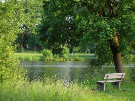 lago cerca de borken en el muensterland alemán foto