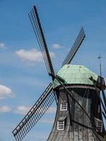 antiguo molino de viento en el muensterland alemán foto