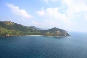 playa en vista de ángulo alto, increíble paisaje marino de tailandia famoso destino turístico foto