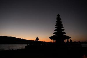 Pura Ulun Danu temple silhouette photo