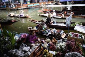 boat floating market photo