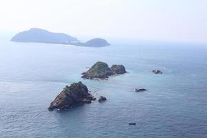 playa en vista de ángulo alto, increíble paisaje marino de tailandia famoso destino turístico foto