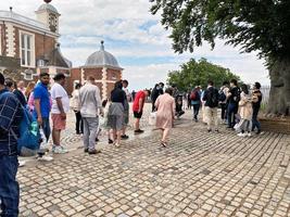 londres en el reino unido en junio de 2022. una vista de los turistas en greenwich en londres foto