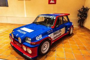 fontvieille, monaco - jun 2017 blue renault maxi 5 turbo 1985 en monaco top cars collection museum foto
