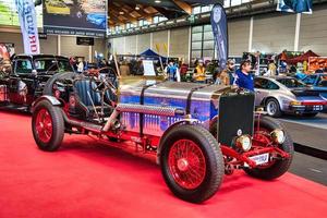 friedrichshafen - mayo de 2019 blue rolls-royce satis 1930 cabrio roadster en motorworld classics bodensee el 11 de mayo de 2019 en friedrichshafen, alemania foto