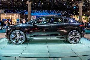 frankfurt, alemania - sept. 2019 black jaguar i-space es un crossover todoterreno eléctrico a batería producido por la compañía automotriz británica jaguar land rover jlr, exhibición de autos del salón internacional del automóvil iaa foto