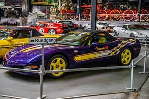 sinsheim, alemania - mai 2022 violeta violeta cabrio chevrolet corvette c5 pace car foto