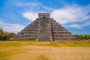 pirámide del templo de kukulcan el castillo, chichén itzá, yucatán, méxico, civilización maya foto