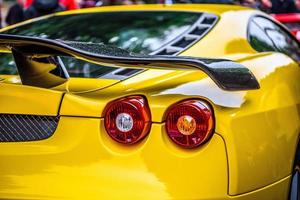 alemania, fulda - jul 2019 luces traseras de amarillo ferrari f430 tipo f131 cabrio es un automóvil deportivo producido por el fabricante de automóviles italiano ferrari de 2004 a 2009 como sucesor del ferrar foto