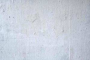 pintura blanca agrietada en la pared de hormigón