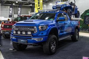 moscú - agosto de 2016 toyota tundra 4x4 presentado en el salón internacional del automóvil mias moscow el 20 de agosto de 2016 en moscú, rusia foto