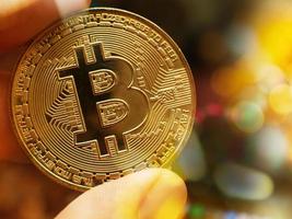 la moneda bitcoin de oro para contenido de dinero digital. foto