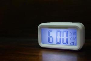 despertador digital 6am imagen de primer plano. foto