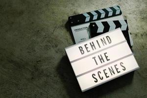 la caja de luz del cine en contenido de película de tono oscuro. foto