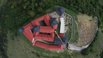 Luftbild von oben nach unten auf die Burg Krasna Horka video