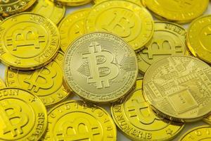 Primer plano de imagen de dinero electrónico de moneda criptográfica de bitcoin. foto