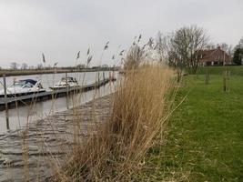 leer en el río leda foto