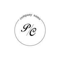 letra inicial del monograma del logotipo de pc minimalista vector