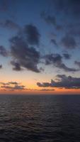 alba sul mare - tramonto video