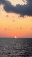 alba sul mare - tramonto video